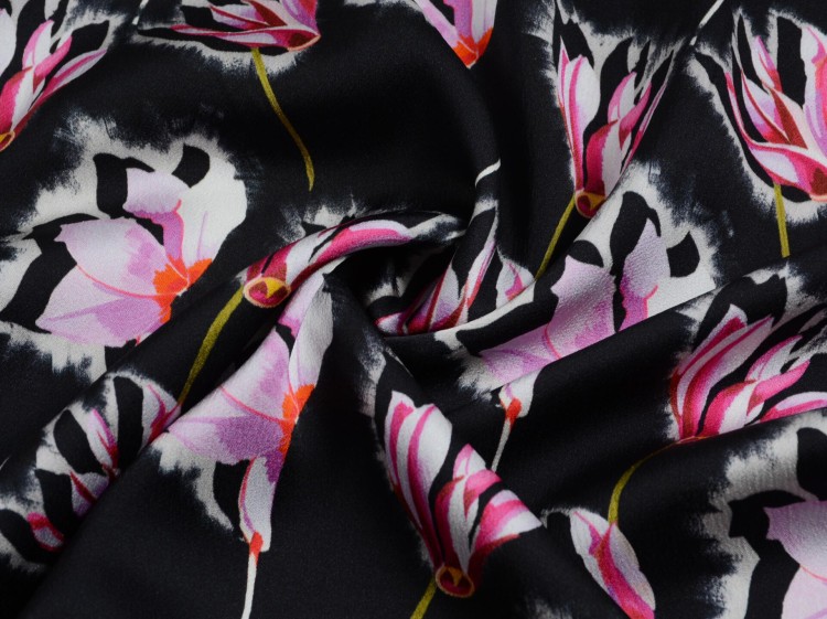 Tkanina Wiskozowa z Satynowym Wykończeniem Wzór w Kwiaty