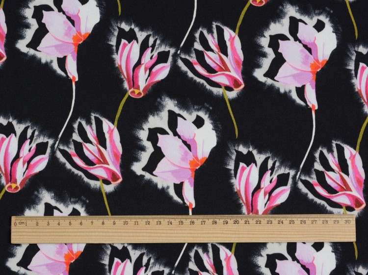 Tkanina Wiskozowa z Satynowym Wykończeniem Wzór w Kwiaty