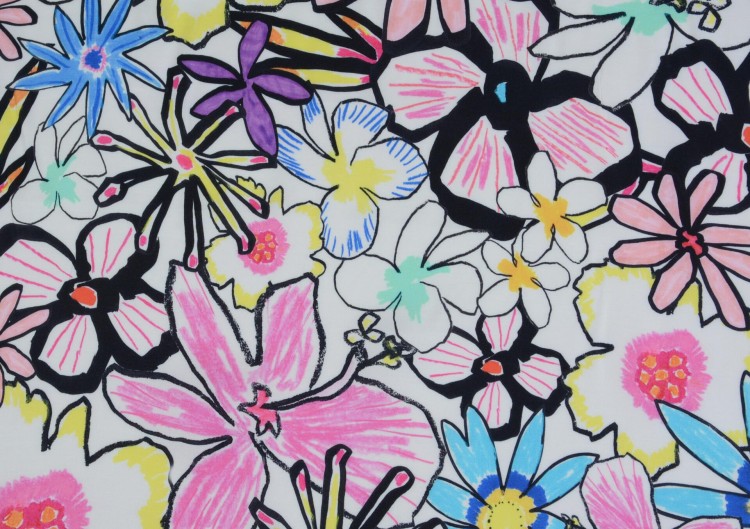 Satyna Wiskozowa Kolorowe Kwiaty na Białym Tle