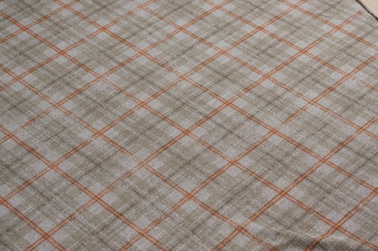 Dzianina Poliestrowa w Szaro-Beżową Kratę z Rudym Akcentem