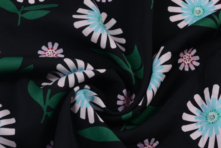 Tkanina Wiskozowa Kwiaty Na Czarnym Tle