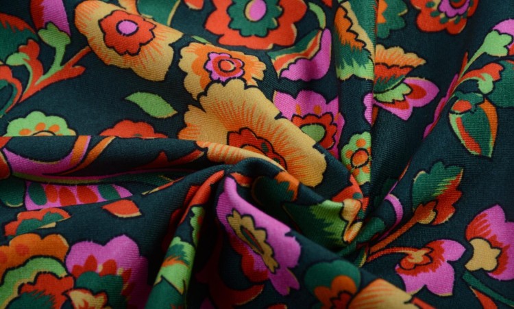 Dzianina Wiskozowa Zielona w Kolorowe Kwiaty