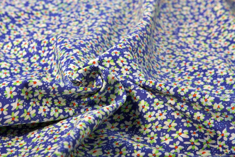 Tkanina Bawełniana Niebieska Małe Biało-Zielone Kwiaty