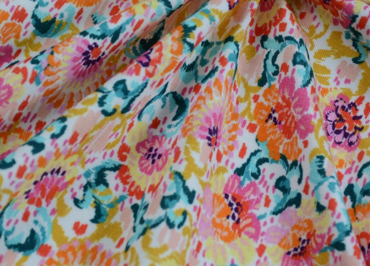 Dzianina Wiskozowa Kwiatowy Wzór w Jasnych Kolorach